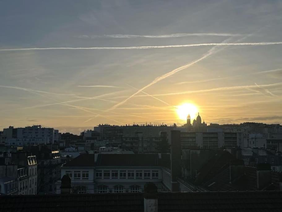 Balcony With View Of Montmartre Appartement